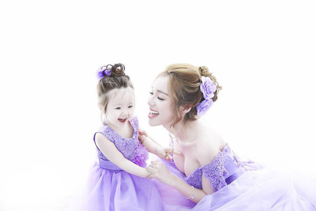 Nhóc tỳ nhà sao Việt càng lớn càng xinh, bé nhà nào cũng có tố chất mỹ