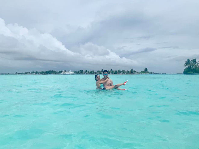 Ốc Thanh Vân vẫn gây kinh ngạc khi thực hiện các động tác yoga khó