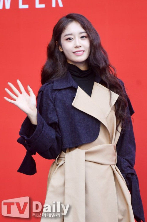 Park Jiyeon tỏa sắc hương rực rỡ ở tuổi 26