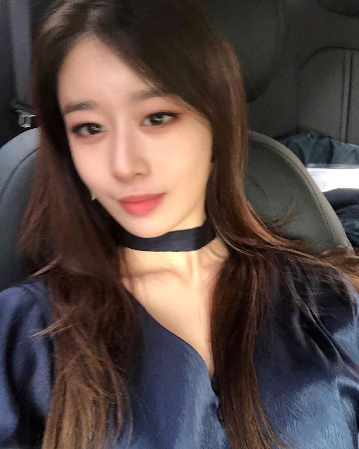 Park Jiyeon tỏa sắc hương rực rỡ ở tuổi 26