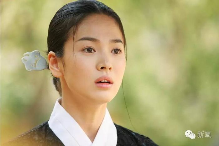 Nhan sắc của Song Hye Kyo: Qua bao thời gian, sóng gió vẫn xinh đẹp