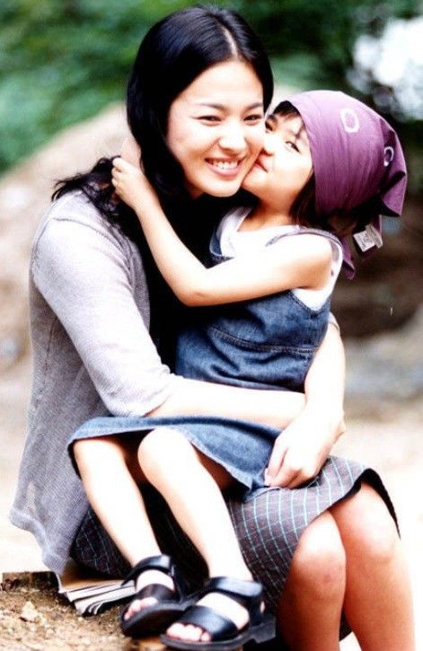 Nhan sắc của Song Hye Kyo: Qua bao thời gian, sóng gió vẫn xinh đẹp