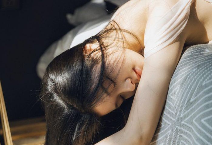 Phụ nữ ngoan thường ế, hư một chút lại khiến đàn ông si mê cả đời