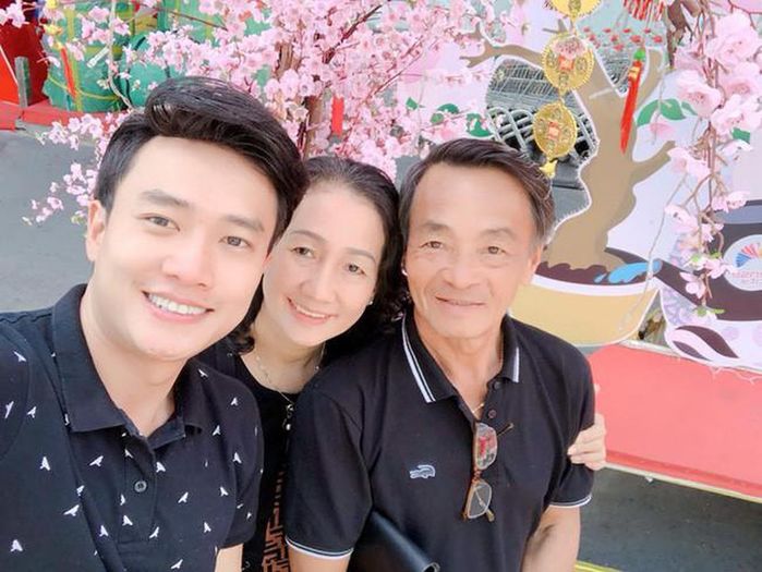 Quốc Trường Về nhà đi con: Có bao nhiêu tiền gửi mẹ giữ hết