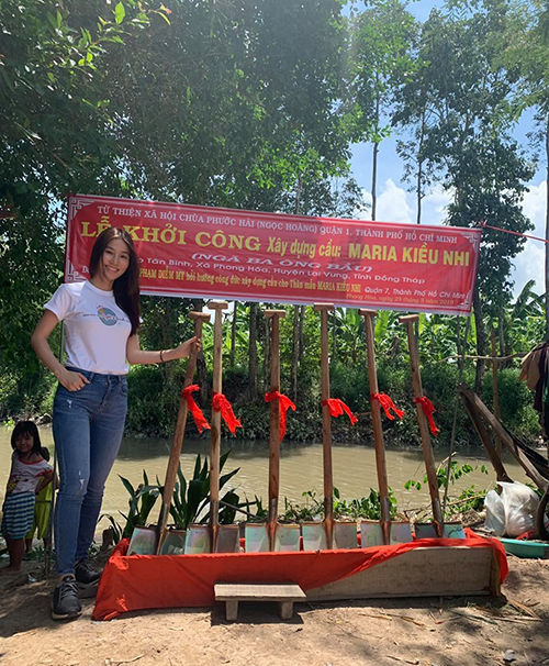Ảnh hot sao Việt: BB Trần vừa đi nâng ngực là thật hay đùa?