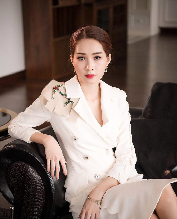 Muốn diện đồ trắng sạch-đẹp-sang thì cứ nhìn theo các mỹ nhân Việt này