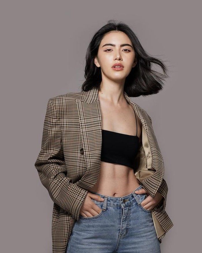 Sơn Tùng M-TP cứ tái xuất là mỗi MV một người đẹp
