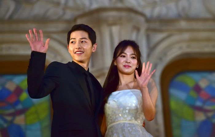 Song Joong Ki bị bắt gặp hẹn hò “nhân tình” đúng dịp Valentine