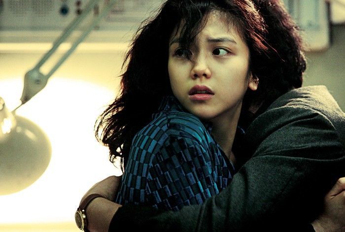 Song Joong Ki đệ đơn ly hôn, netizen Hàn đổ lỗi cho Song Hye Kyo?