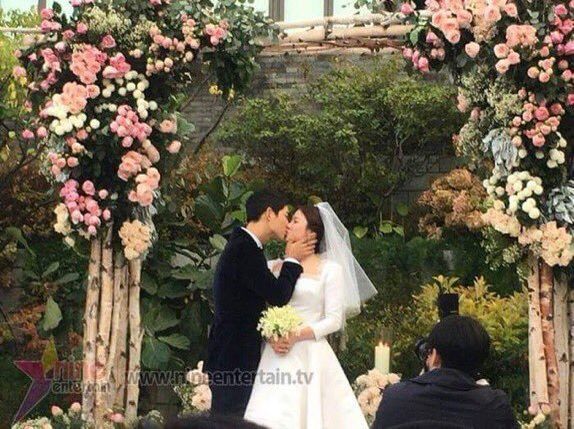 Song Joong Ki - Song Hye Kyo: Từ đám cưới cổ tích để chuỗi tin đồn ly