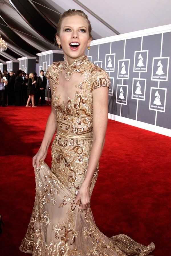 Taylor Swift: Không chỉ sự nghiệp thăng hạng mà vòng 1 cũng vậy