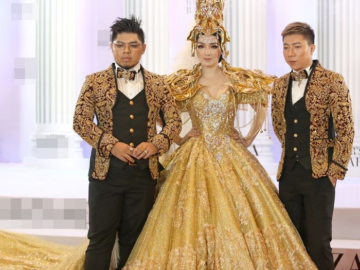Thảm đỏ lồng lộn: Jolie hóa giấy gói quà, Trúc Nhân thành chó đốm