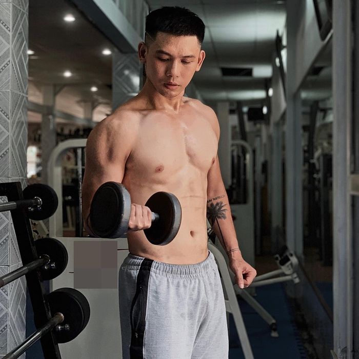 Thân hình vạm vỡ của dàn mỹ nam phòng gym cực phẩm Vbiz