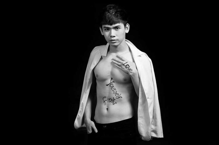 Thân hình vạm vỡ của dàn mỹ nam phòng gym cực phẩm Vbiz