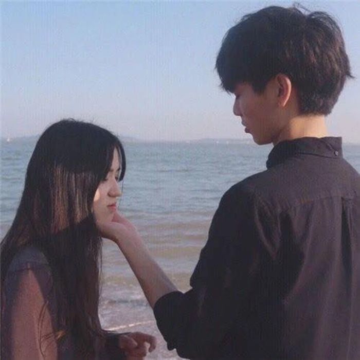 Thấy chồng đi với gái, nên mạnh mẽ hay giả vờ yếu đuối