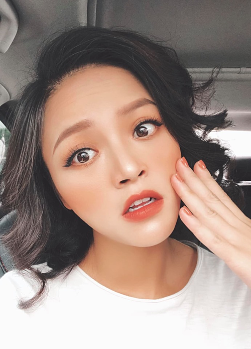 Đàm Thu Trang đăng ảnh cưới ẩn ý, Lý Nhã Kỳ sắp ra mắt Bà Kỳ Vê - Lốc