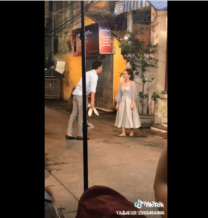 Thư - Về Nhà Đi Con đi chơi với trai lạ, Vũ chính thức bị ra rìa