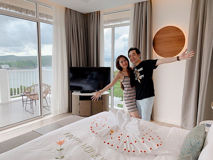 Trấn Thành đuông dừa gặp cây dừa, Linh Chi - Ngọc Trinh hôn môi