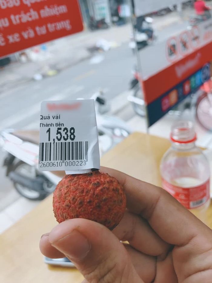 Trào lưu vào siêu thị mua đúng 1 quả: Bị rảnh hay tưởng vậy là hay ho