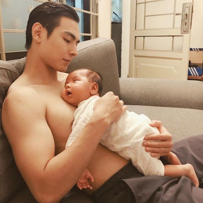 Trông con có tâm như các ông bố Vbiz: Hết làm con ngã lại ngủ quên