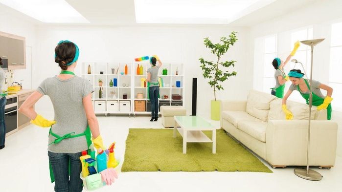 Tự làm việc nhà để tiết kiệm tiền - sai lầm khiến bạn không hạnh phúc