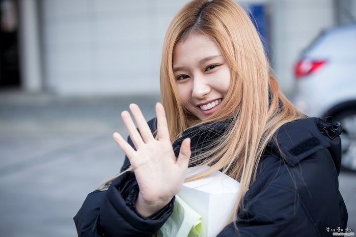 Mặt mộc của các mỹ nhân hot nhất Black Pink - Twice - Red Velvet