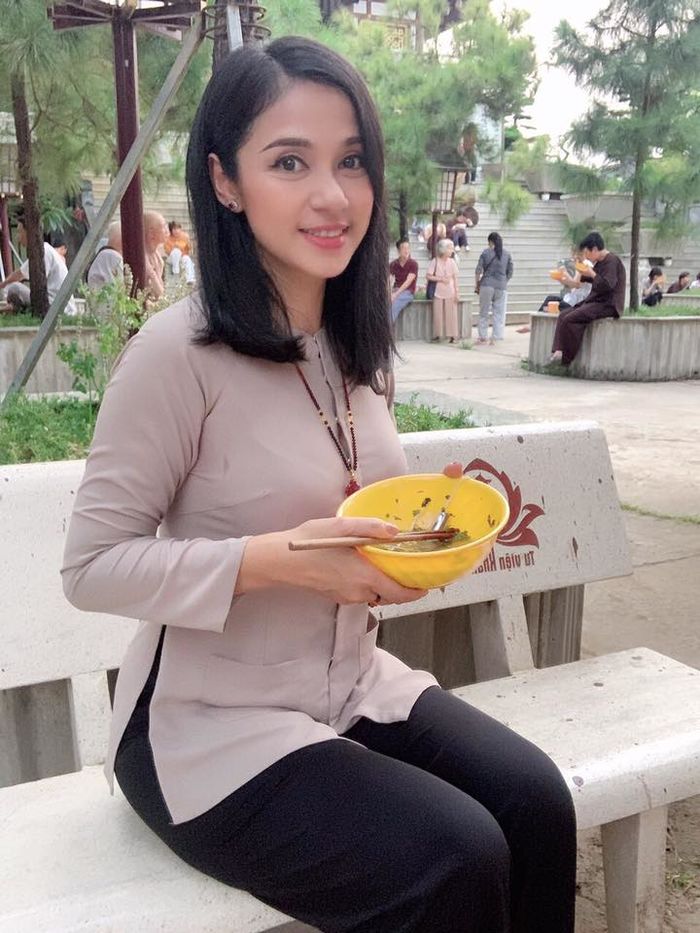 Xinh đẹp giỏi giang nhưng khổ vì tình - Vbiz không chỉ có Nhật Kim Anh