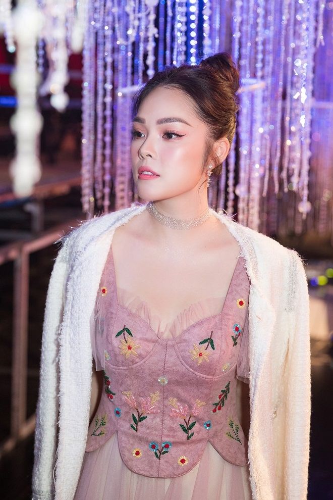 Xinh đẹp giỏi giang nhưng khổ vì tình - Vbiz không chỉ có Nhật Kim Anh