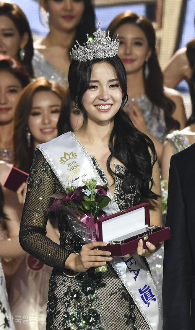 Vẻ đẹp tự nhiên của Kim Seo Yeon - Tân hoa hậu Hàn Quốc