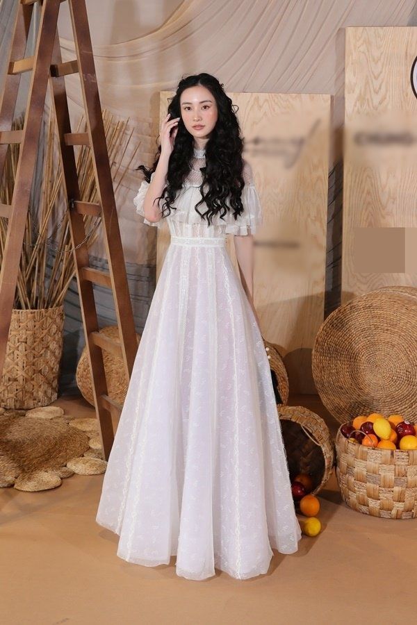 Phong cách sao Việt: Thúy Ngân và Quốc Trường sánh đôi tinh tế