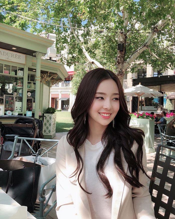 Vẻ đẹp tự nhiên của Kim Seo Yeon - Tân hoa hậu Hàn Quốc