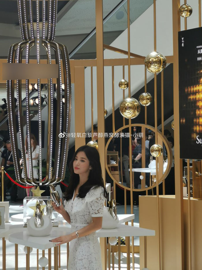 Song Hye Kyo xuất hiện sau ly hôn với gương mặt hốc hác