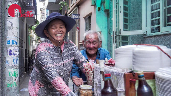 Chiếc xe gỏi khô bò và chuyện tình yêu của đôi vợ chồng già ở Sài Gòn