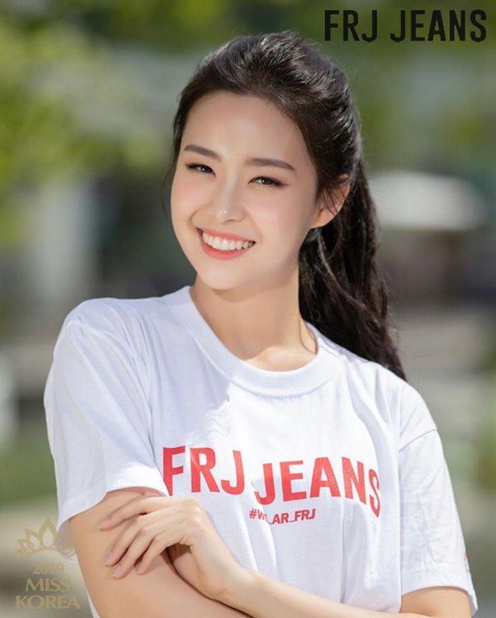 Vẻ đẹp tự nhiên của Kim Seo Yeon - Tân hoa hậu Hàn Quốc