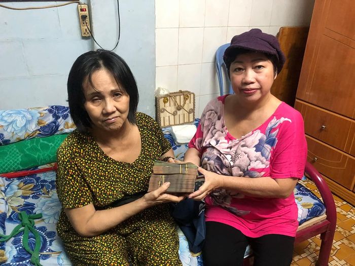 Thu Thủy e ấp bên ông xã, Ngô Kiến Huy và cún cưng biểu cảm đùa nhây