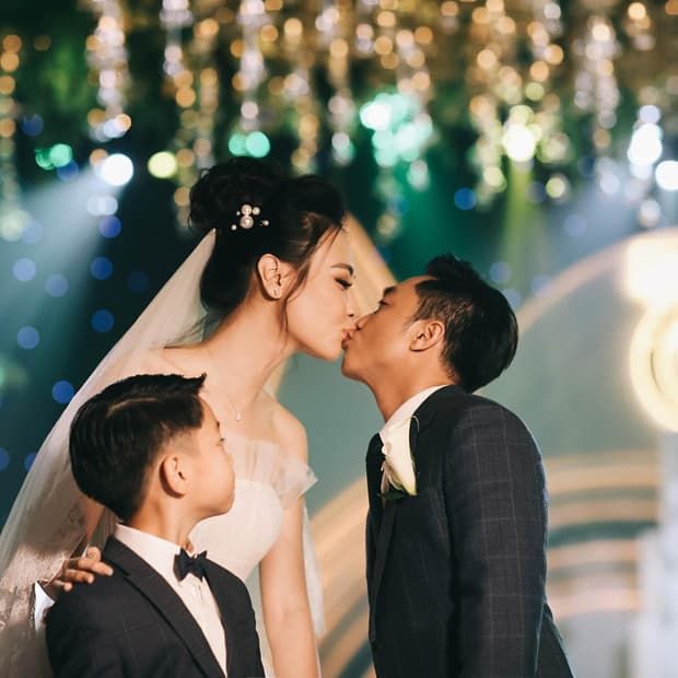 Đôi bạn Gil Lê - Jun Phạm say tới bến, Cường - Đàm khóa môi lãng mạn
