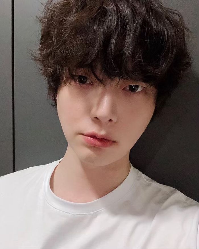 Vẻ ngoài không tuổi của vợ chồng Goo Hye Sun gây sốt