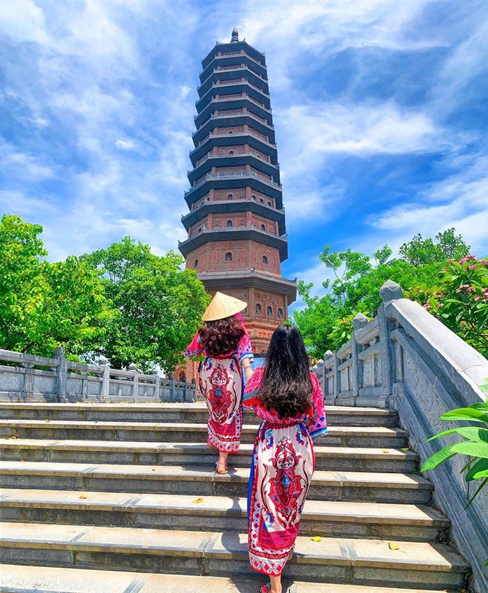 Ai cũng cần có 1 đứa bạn thân để cùng đi du lịch và chụp hình sống ảo