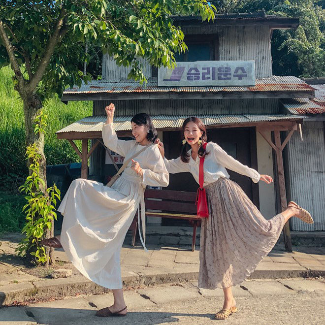 Ai cũng cần có 1 đứa bạn thân để cùng đi du lịch và chụp hình sống ảo