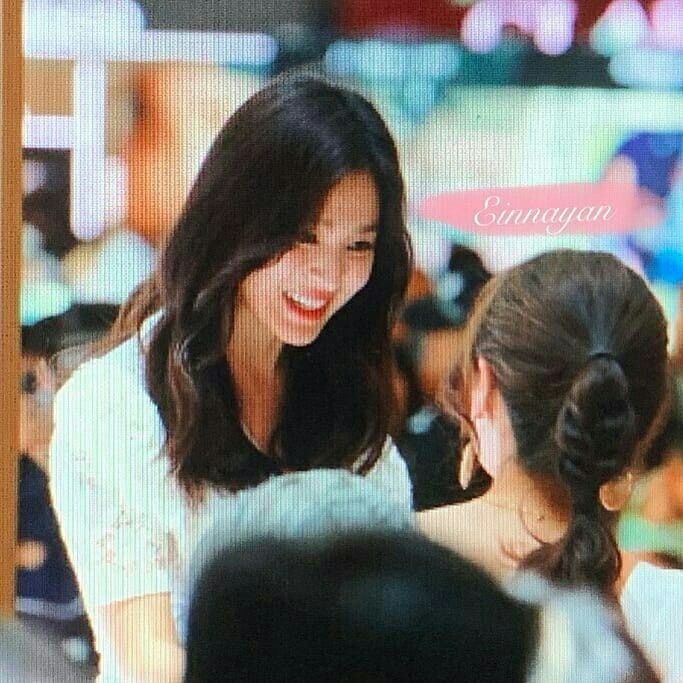Ảnh chụp vội hậu ly hôn: Song Hye Kyo vẫn ngời ngời thần thái