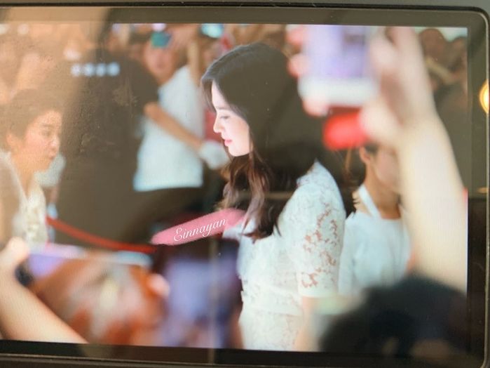 Ảnh chụp vội hậu ly hôn: Song Hye Kyo vẫn ngời ngời thần thái