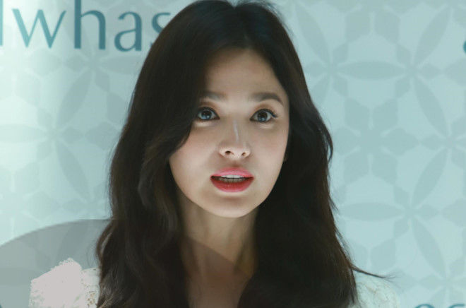Ảnh chụp vội hậu ly hôn: Song Hye Kyo vẫn ngời ngời thần thái