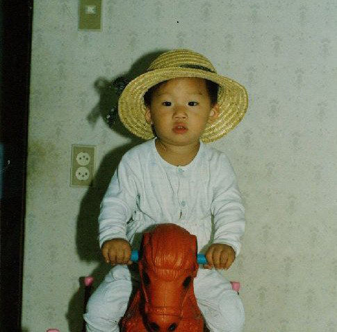 Ảnh “khi xưa ta bé” cực đáng yêu của idol Kpop: G-Dragon(Big Bang)