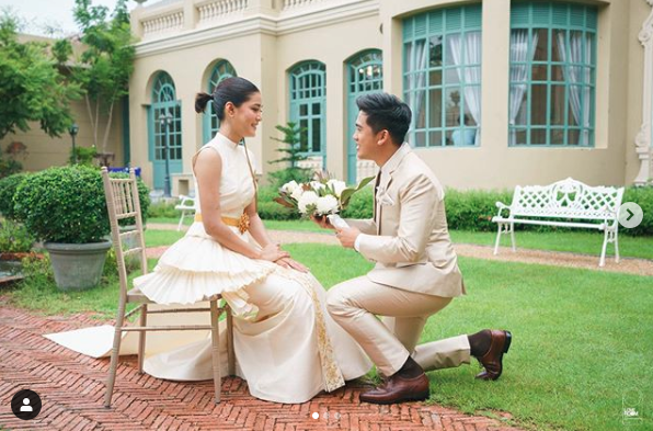  Apinya Sakuljaroensuk làm lễ cưới cùng bạn trai kén 3 tuổi