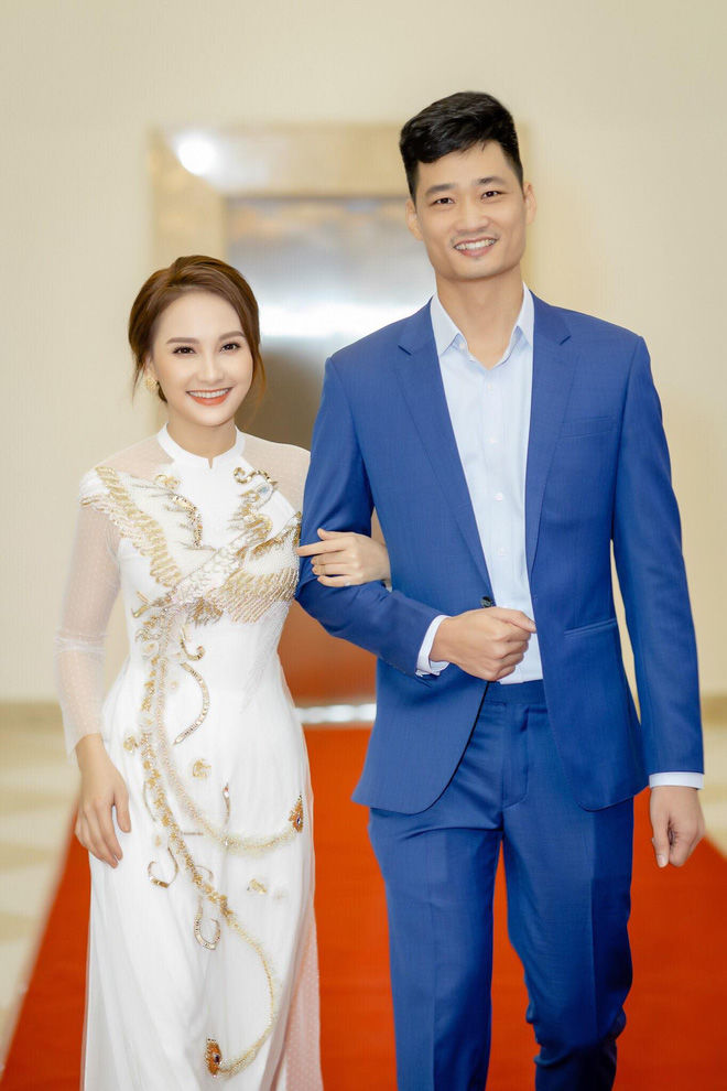 Bảo Thanh khoe ảnh bên chồng kèm câu tâm đắc của bố Sơn