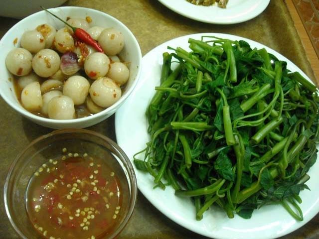Bích Phương vào bếp với mâm cơm đảm đang, ngon miệng