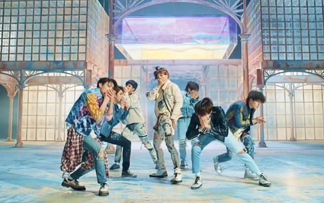 BTS vượt 1 triệu bản pre-order đĩa đơn tiếng Nhật Lights/Boy with Luv