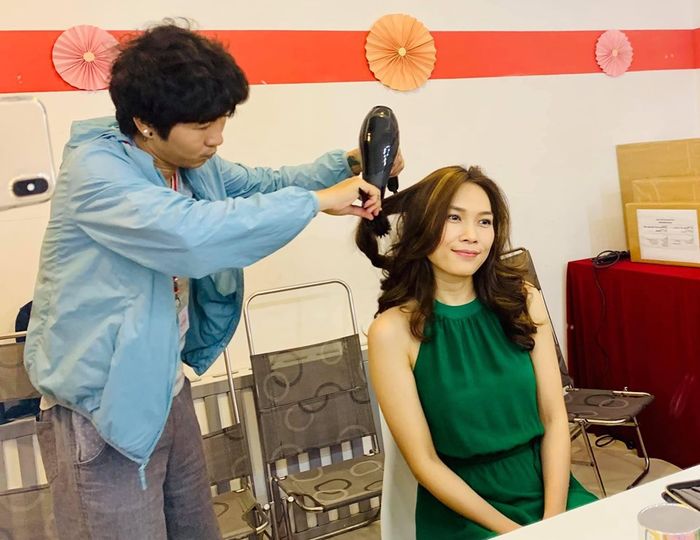 Chị đẹp Mỹ Tâm rạng rỡ với phong cách trang điểm cuốn hút