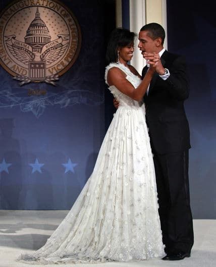 Chuyện tình giữa cựu Tổng thống Mỹ Barack Obama và phu nhân Michelle