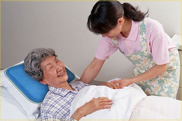 Cô con gái 22 tuổi Mẹ nhập viện thì ai nấu cơm?